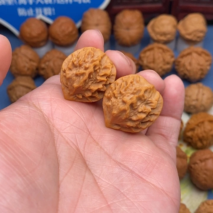 文玩核桃把件龙脊背