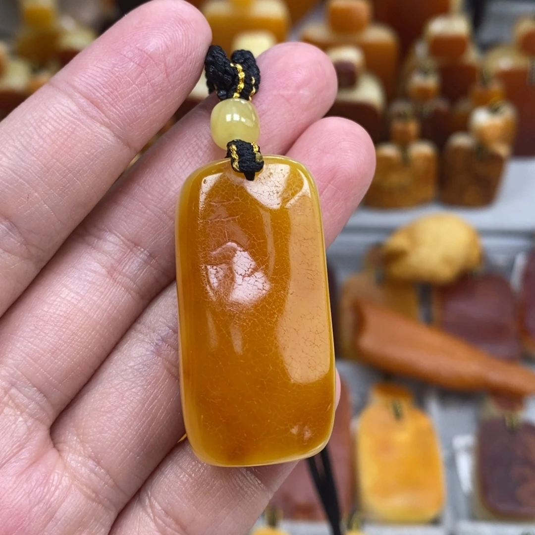 蜜蜡未镶嵌珠宝奇石