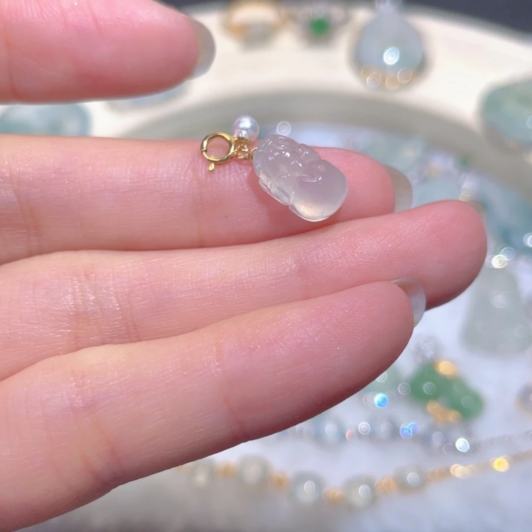 翡翠18K金镶嵌颈饰翡翠