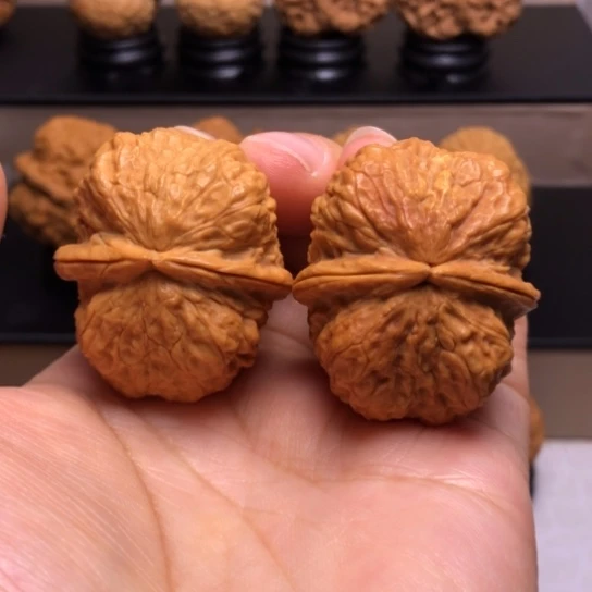 文玩核桃把件鬼脸铁蝴蝶28