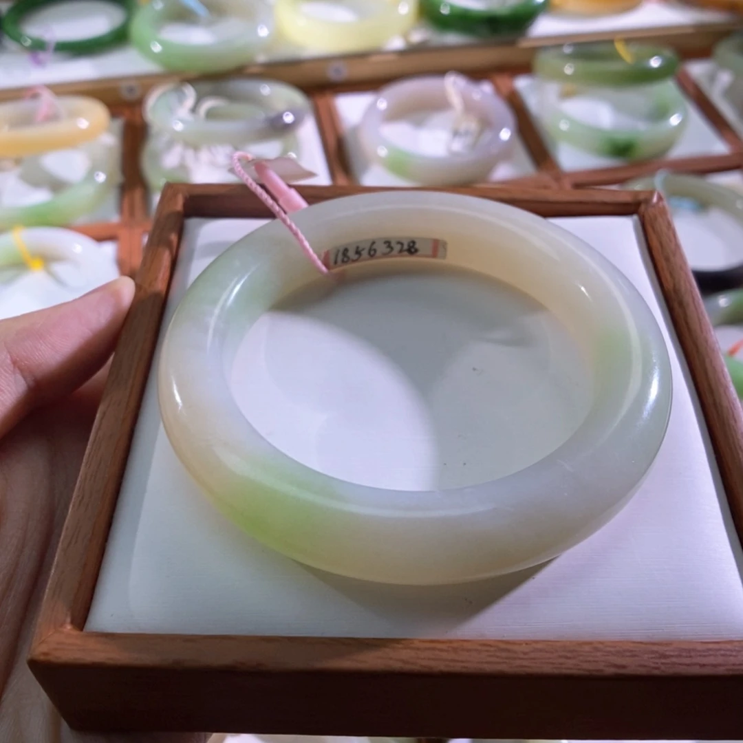 【闪购商品】未镶嵌手镯和田玉（翠青玉）