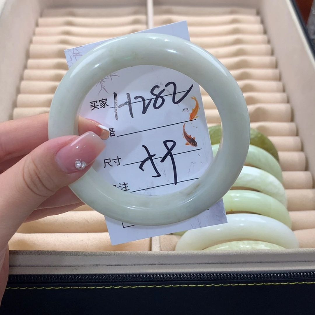 【闪购商品】蛇纹石玉未镶嵌手镯