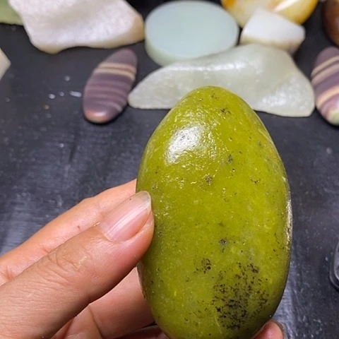 未镶嵌和田玉摆件