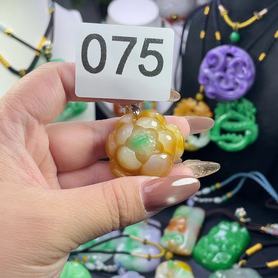 翡翠未镶嵌吊坠(赠链)