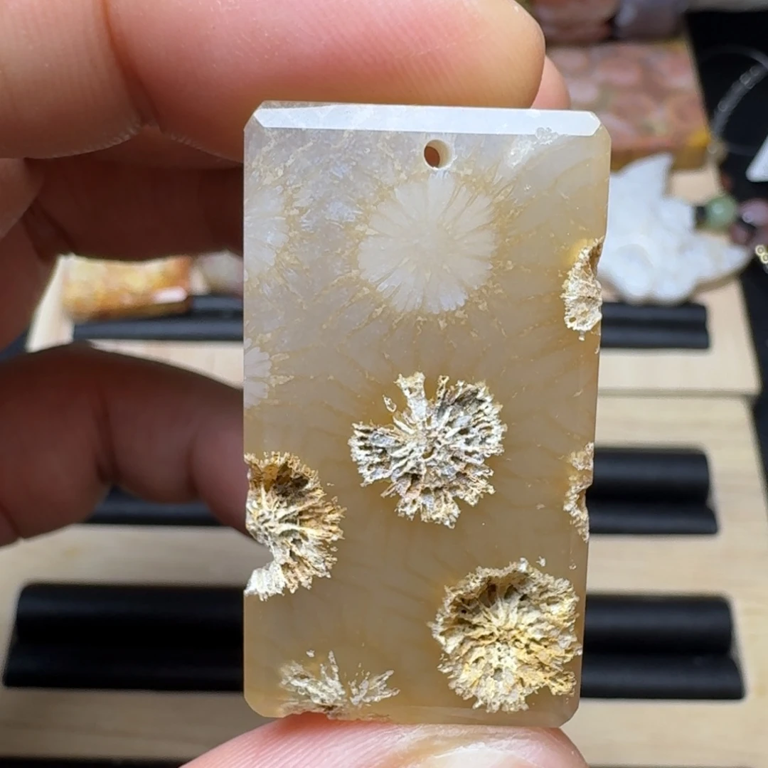 未镶嵌纯天然色有机玉石保真色硅化玉