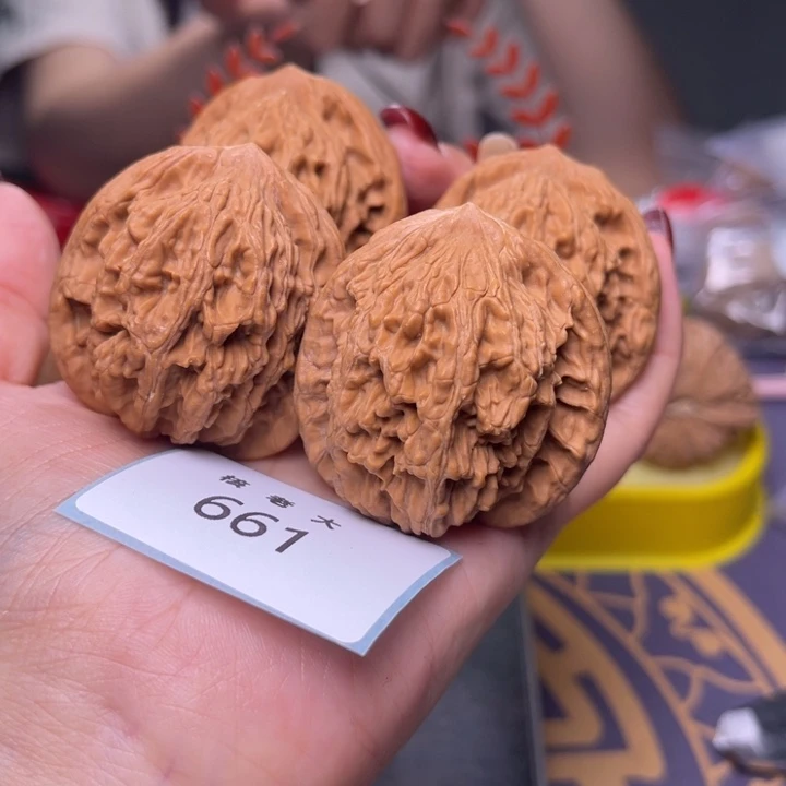 文玩核桃把件虎头42.661