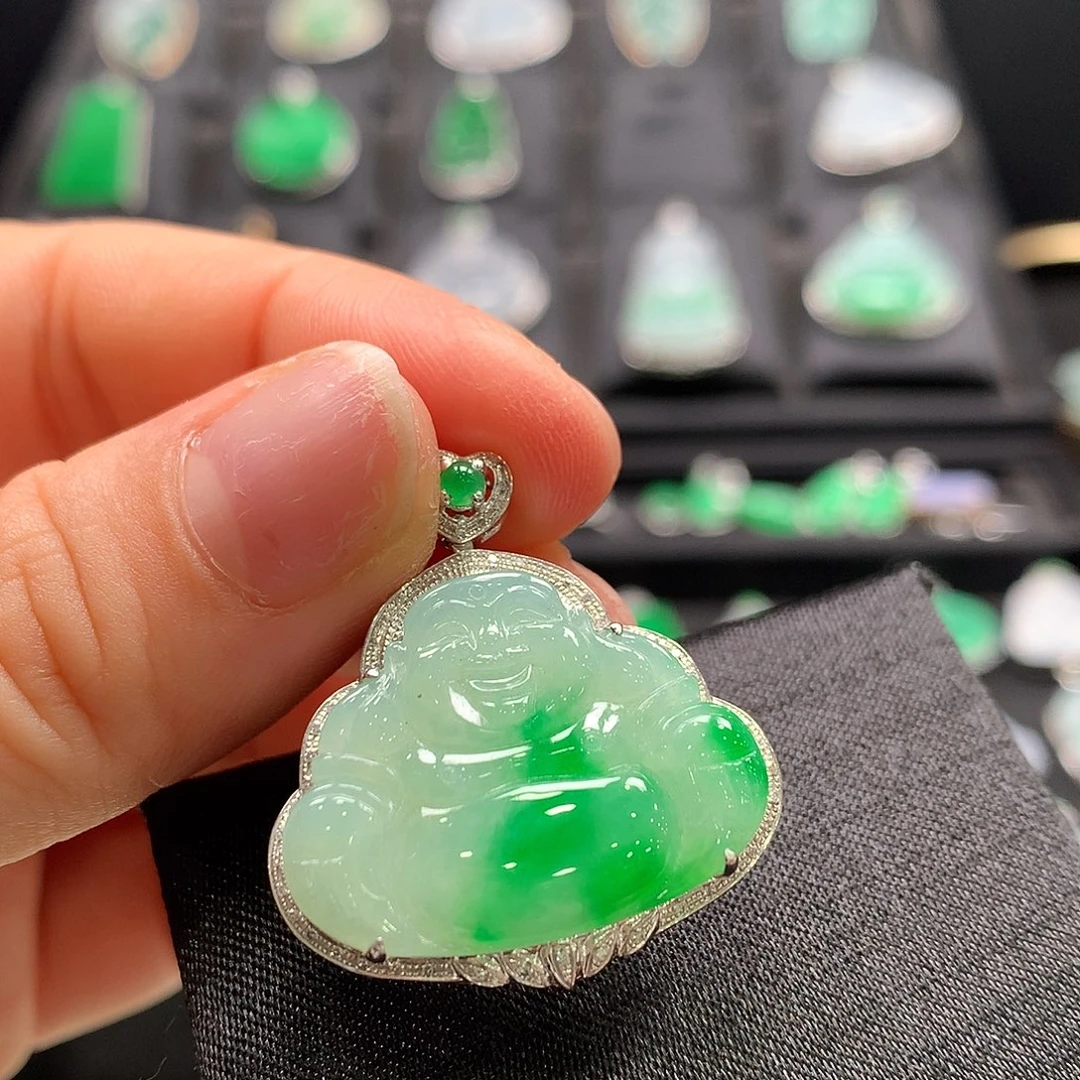 翡翠18K金镶嵌颈饰佛公