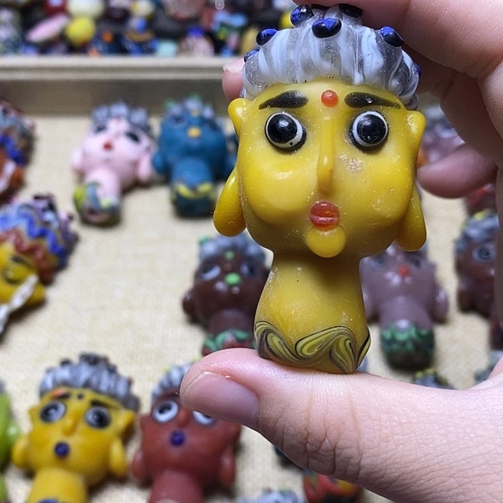 颈饰琉璃唐僧一个060