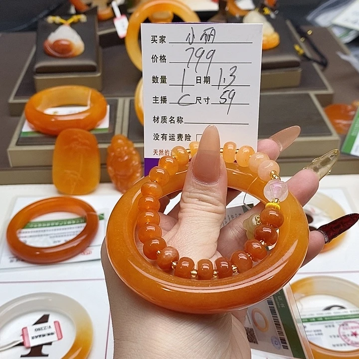 小***丽石英质玉（黄龙玉）未镶嵌手镯