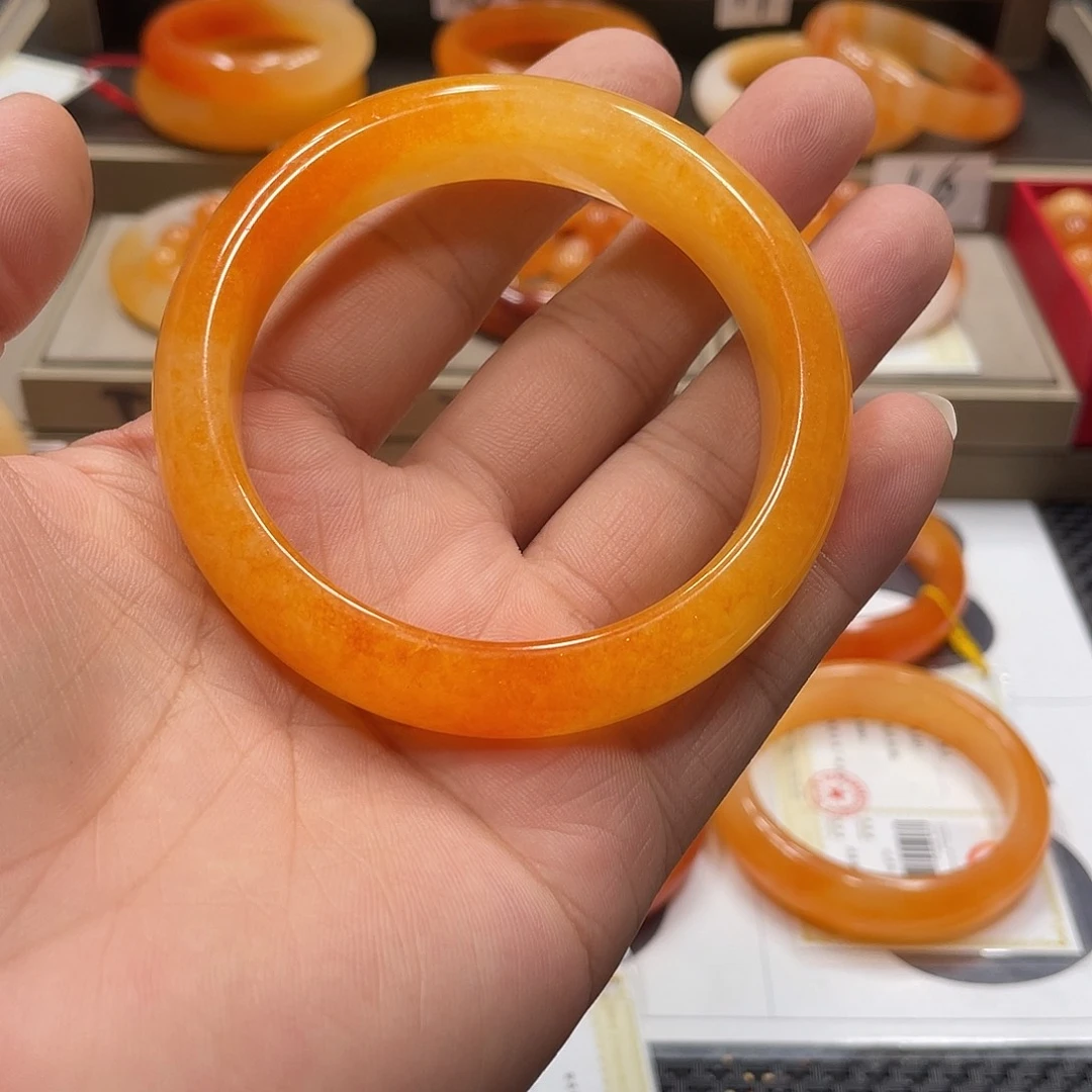 未镶嵌石英质玉（黄龙玉）手镯高****）