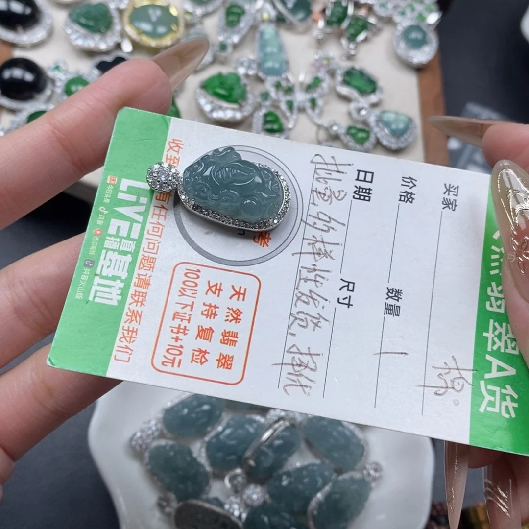 翡翠颈饰未镶嵌翡翠