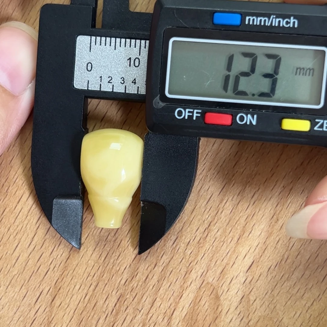 琥珀未镶嵌裸石三通