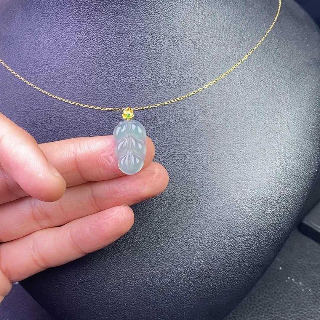 颈饰18K金镶嵌翡翠