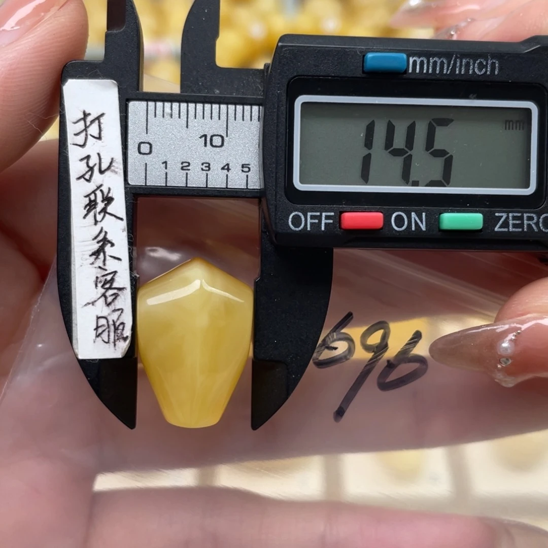 蜜蜡裸石未镶嵌蜜蜡鲨鱼背三通