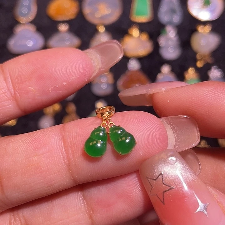 *****翡翠18K金镶嵌颈饰