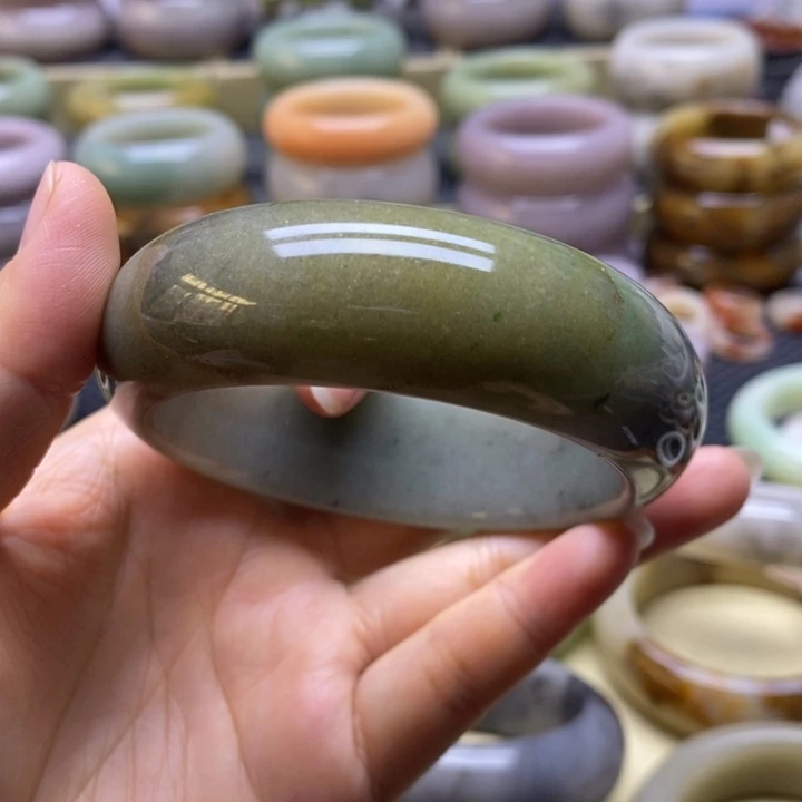 石英质玉未镶嵌手镯