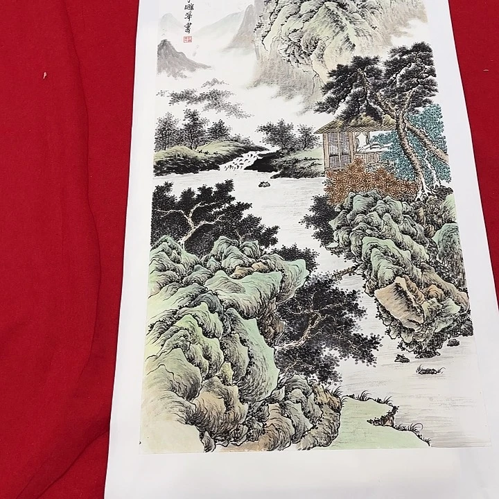 国画花鸟等图案和造型都非常精美