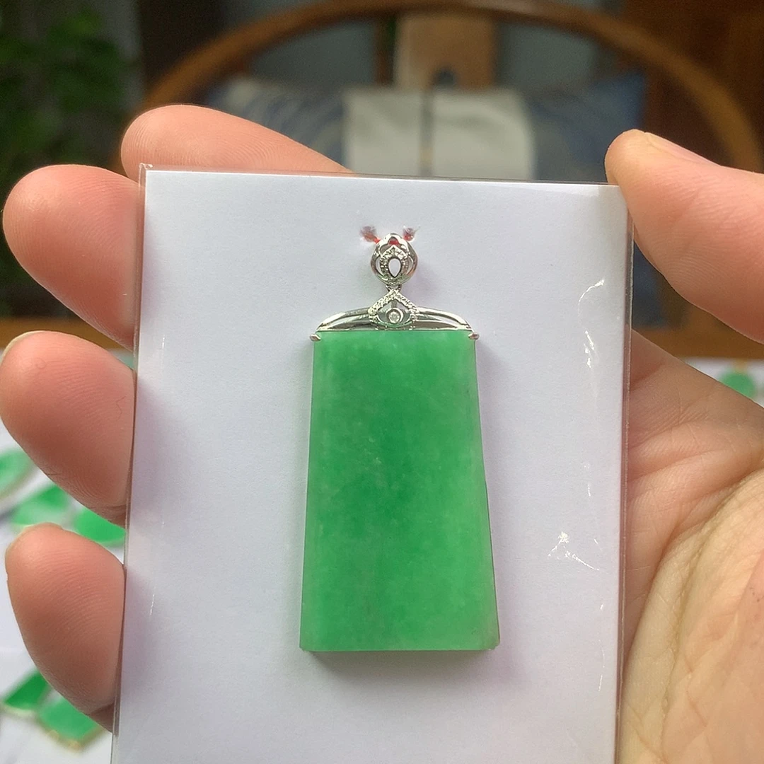 翡翠18K金镶嵌颈饰翡翠首饰