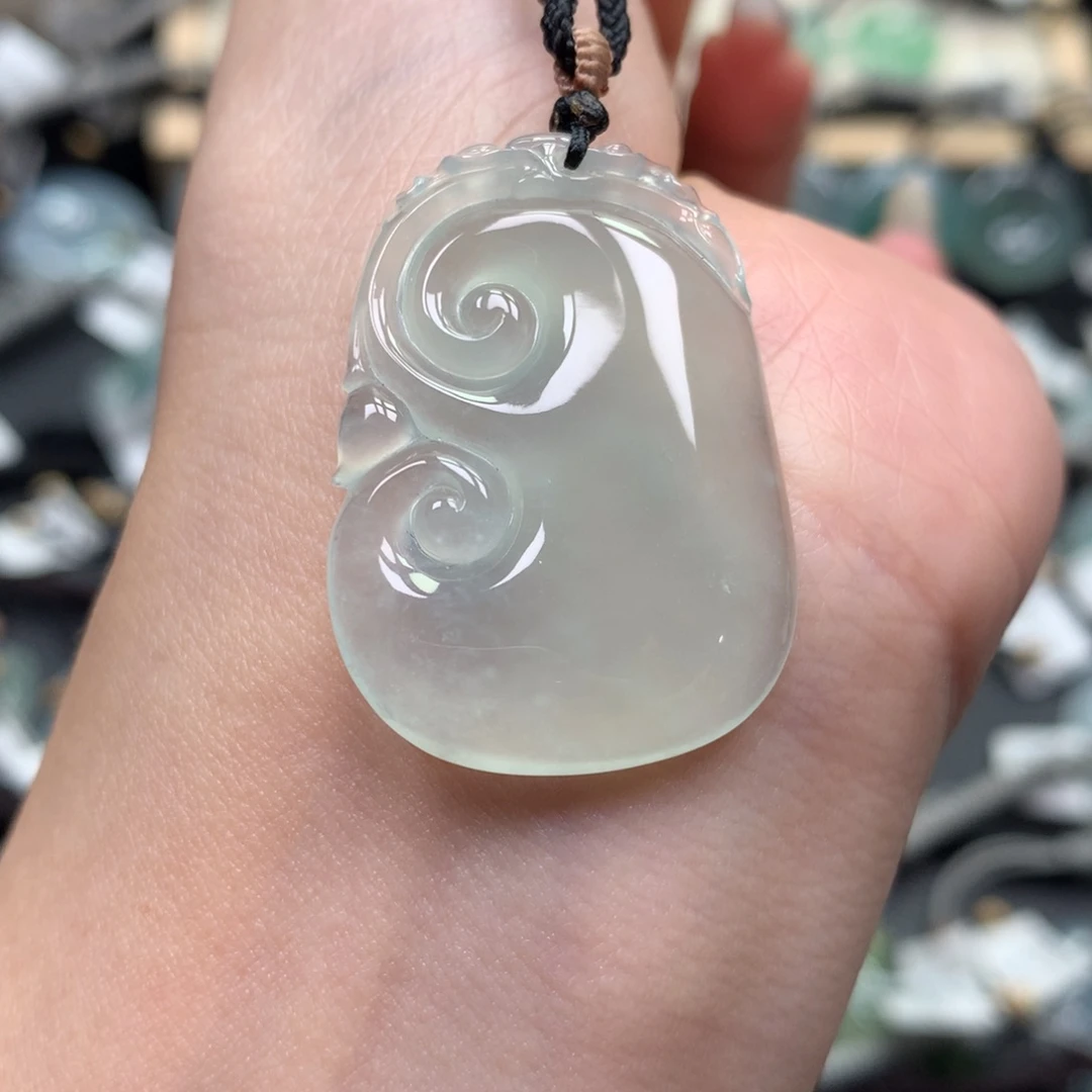 翡翠颈饰未镶嵌如意