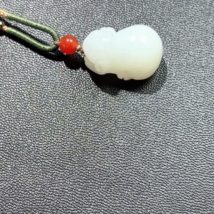 用***德和田玉未镶嵌挂件