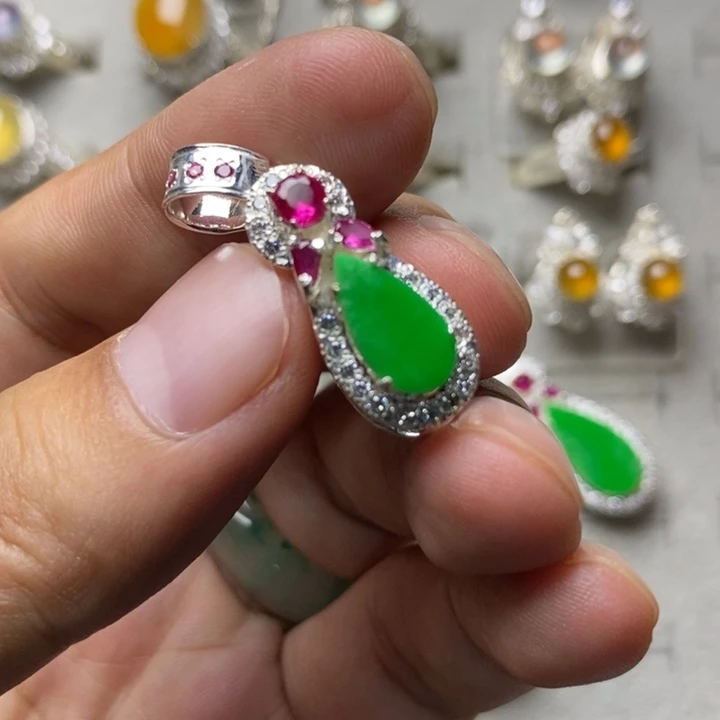 定制翡翠未镶嵌正阳绿12.4mm