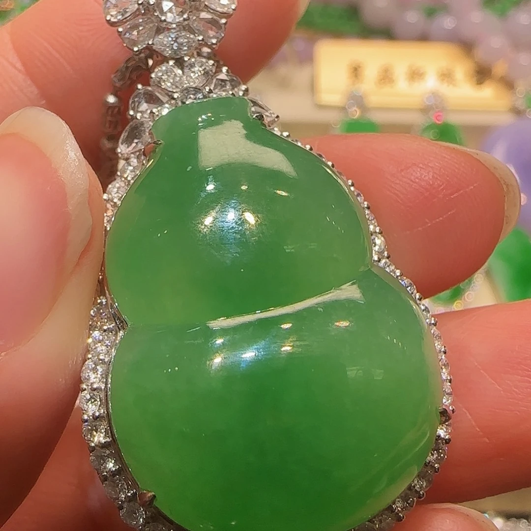 翡翠18K金镶嵌吊坠(赠链)