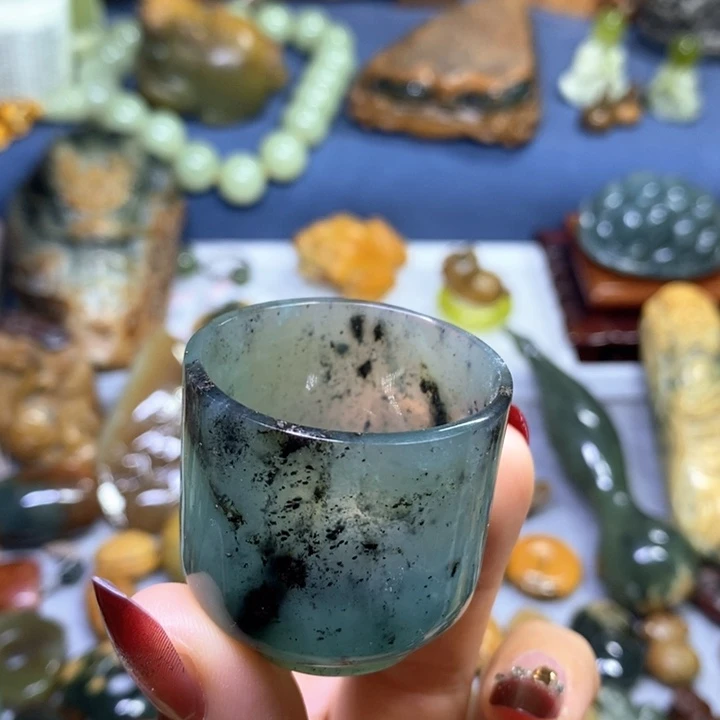 蛇纹石玉未镶嵌岫玉杯