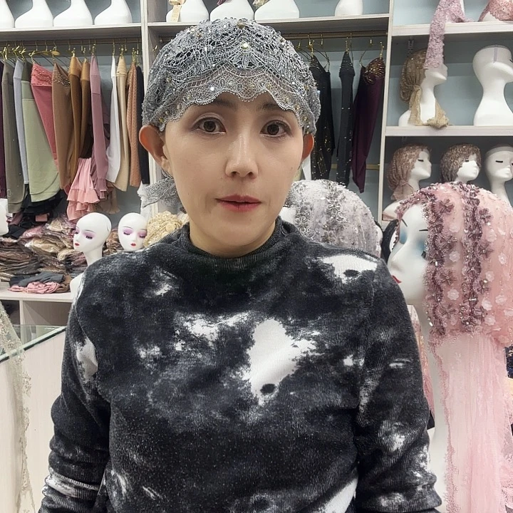高级灰色金线帽子鱼尾