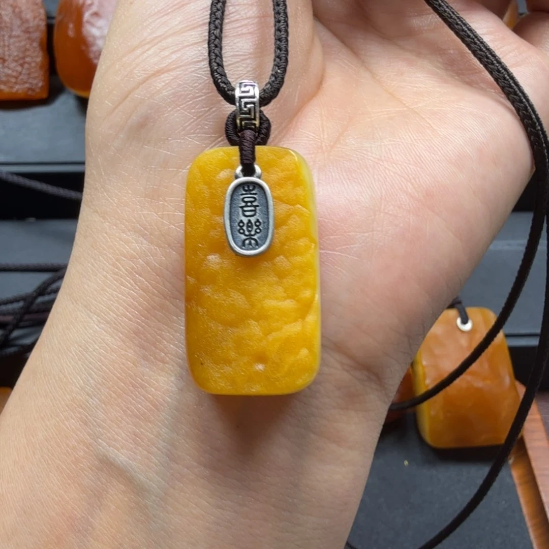 未镶嵌吊坠(赠链)琥珀