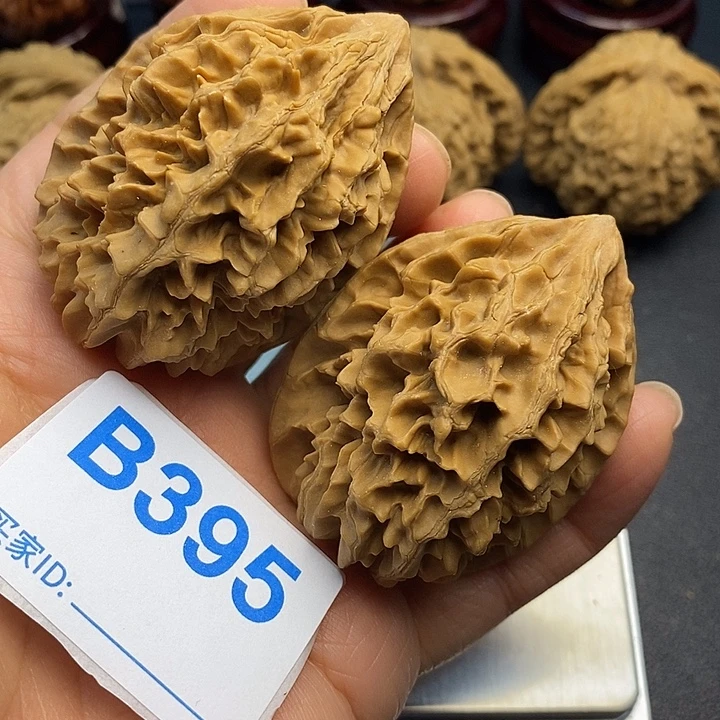 核桃招财鼠4,1，高5.5，克重61