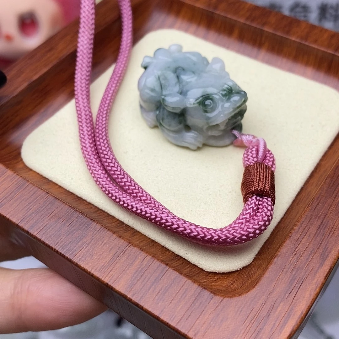 翡翠未镶嵌颈饰貔貅