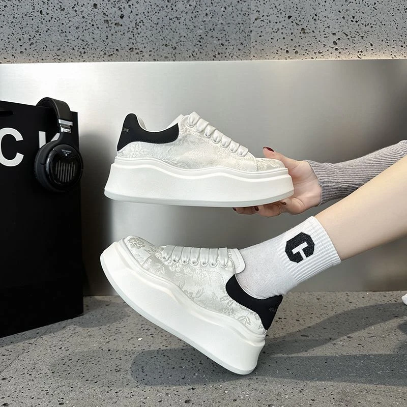 9305【新疆包邮】厚底小白鞋春季百搭松糕板鞋设计感小众韩版