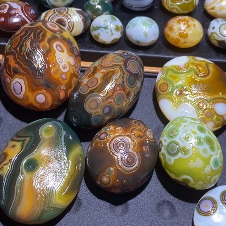未镶嵌玛瑙/玉髓珠宝半成品卡**里