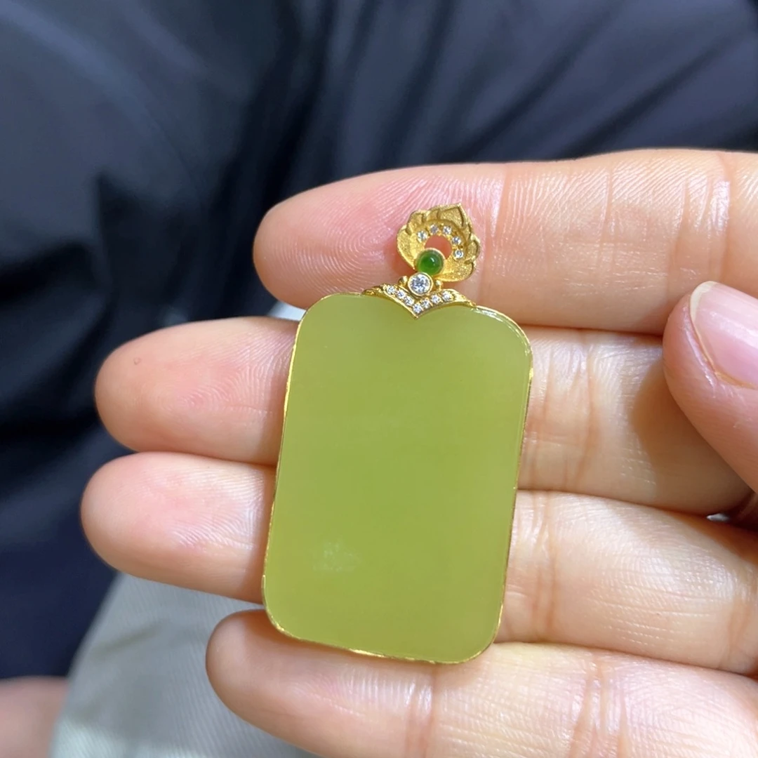 颈饰18K金镶嵌和田玉