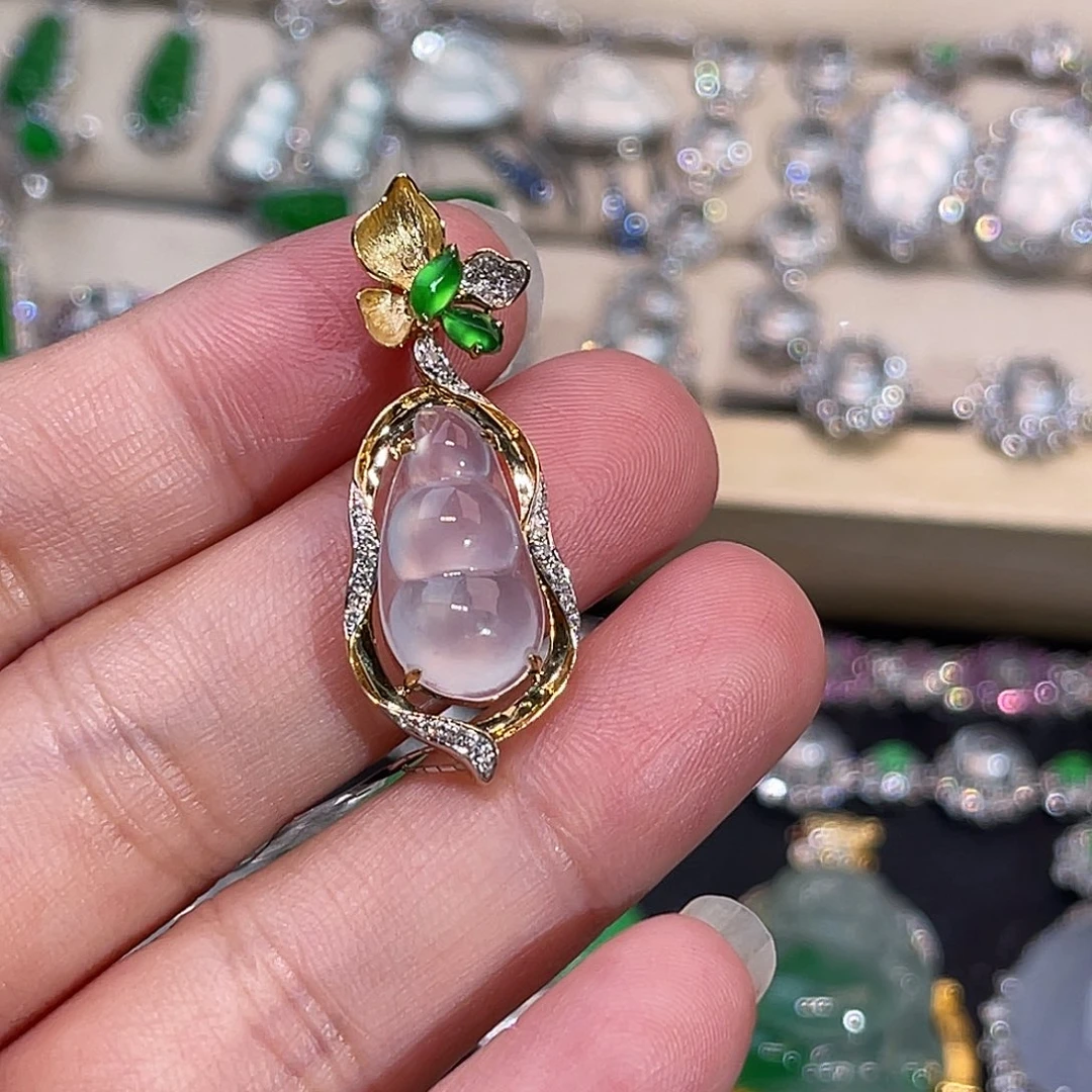 翡翠18K金镶嵌颈饰福豆