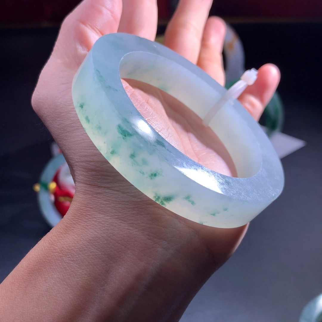 定制翡翠未镶嵌翡翠手镯