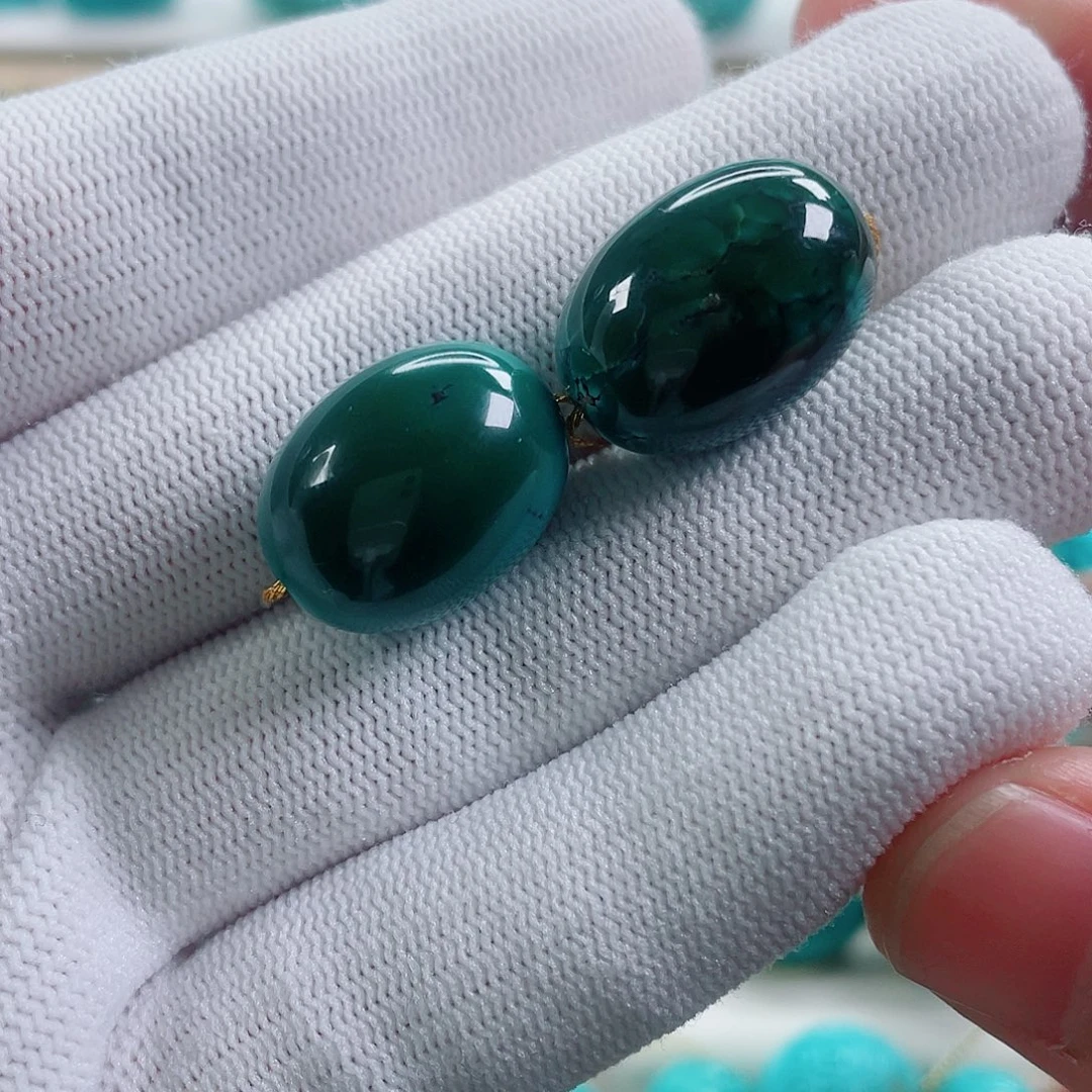 绿松石未镶嵌颈饰