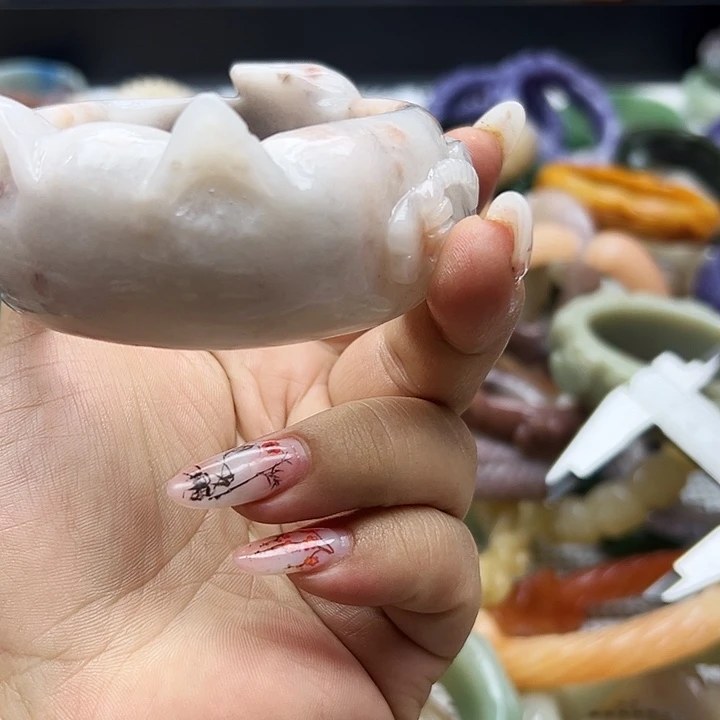 未镶嵌手镯石英岩玉