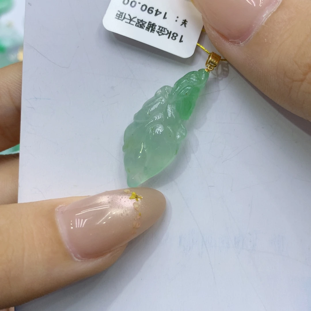颈饰18K金镶嵌翡翠