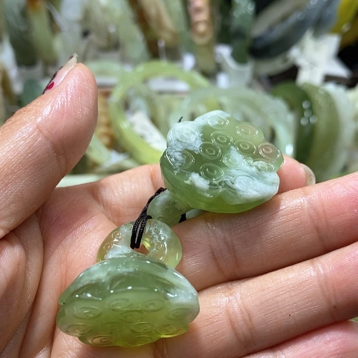未镶嵌岫玉吊坠吊坠