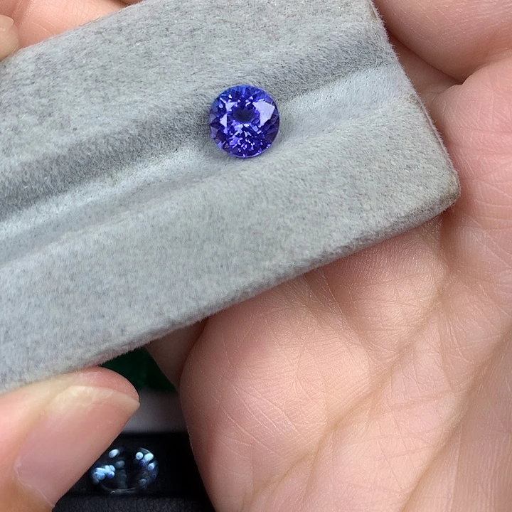 未镶嵌裸石坦桑石圆7坦桑石