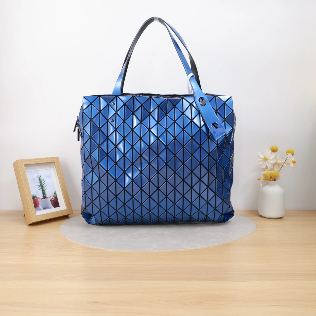 95新 Issey Miyake/三宅一生 大ROW深蓝色单肩包/6560