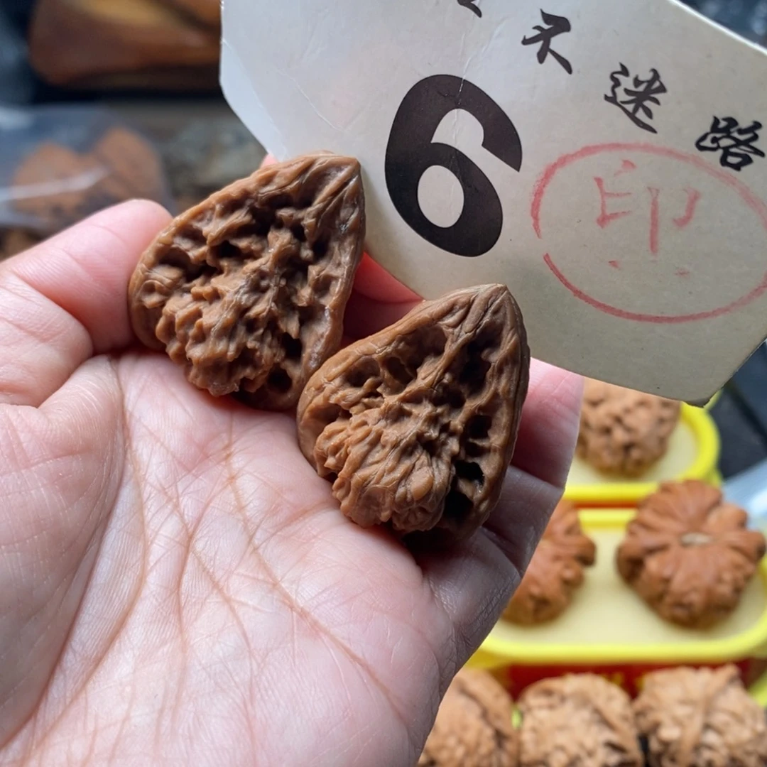 把件文玩核桃红狮子佛肚