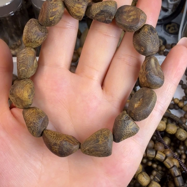 昆***馆沉香沉香碎屑莺歌绿奇楠1.3树钉16克➕