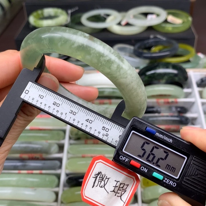 蛇纹石玉未镶嵌手镯768