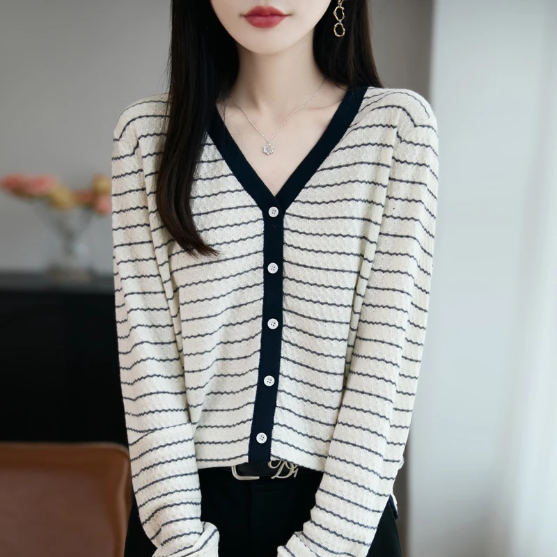 正品哥弟新款精纺羊毛衫女V领条纹针织开衫外套宽松秋毛衣外搭