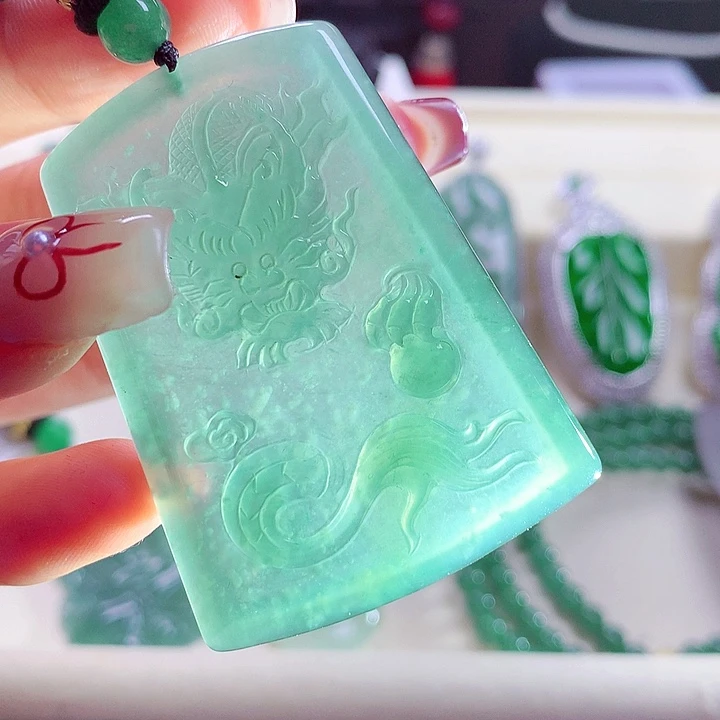 翡翠颈饰未镶嵌天然