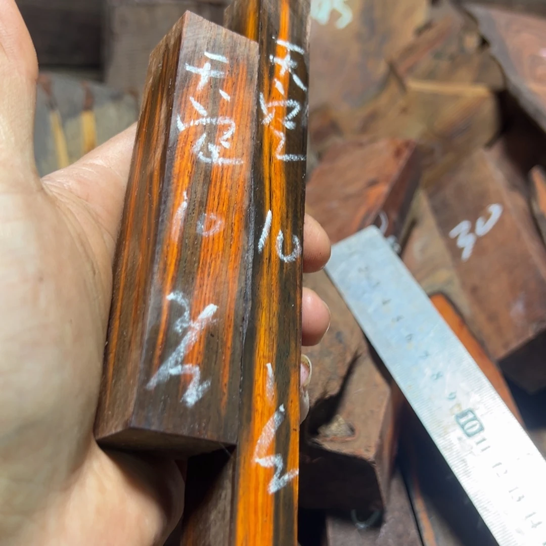 《***》交趾黄檀（大红酸枝）