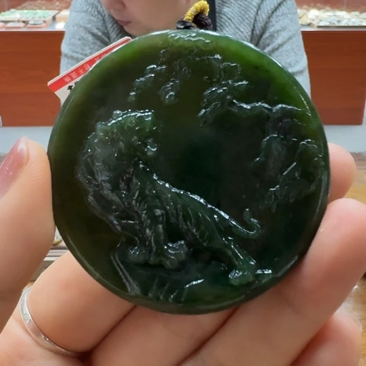 和田玉吊坠(不含链)未镶嵌碧玉牌（可当车挂）