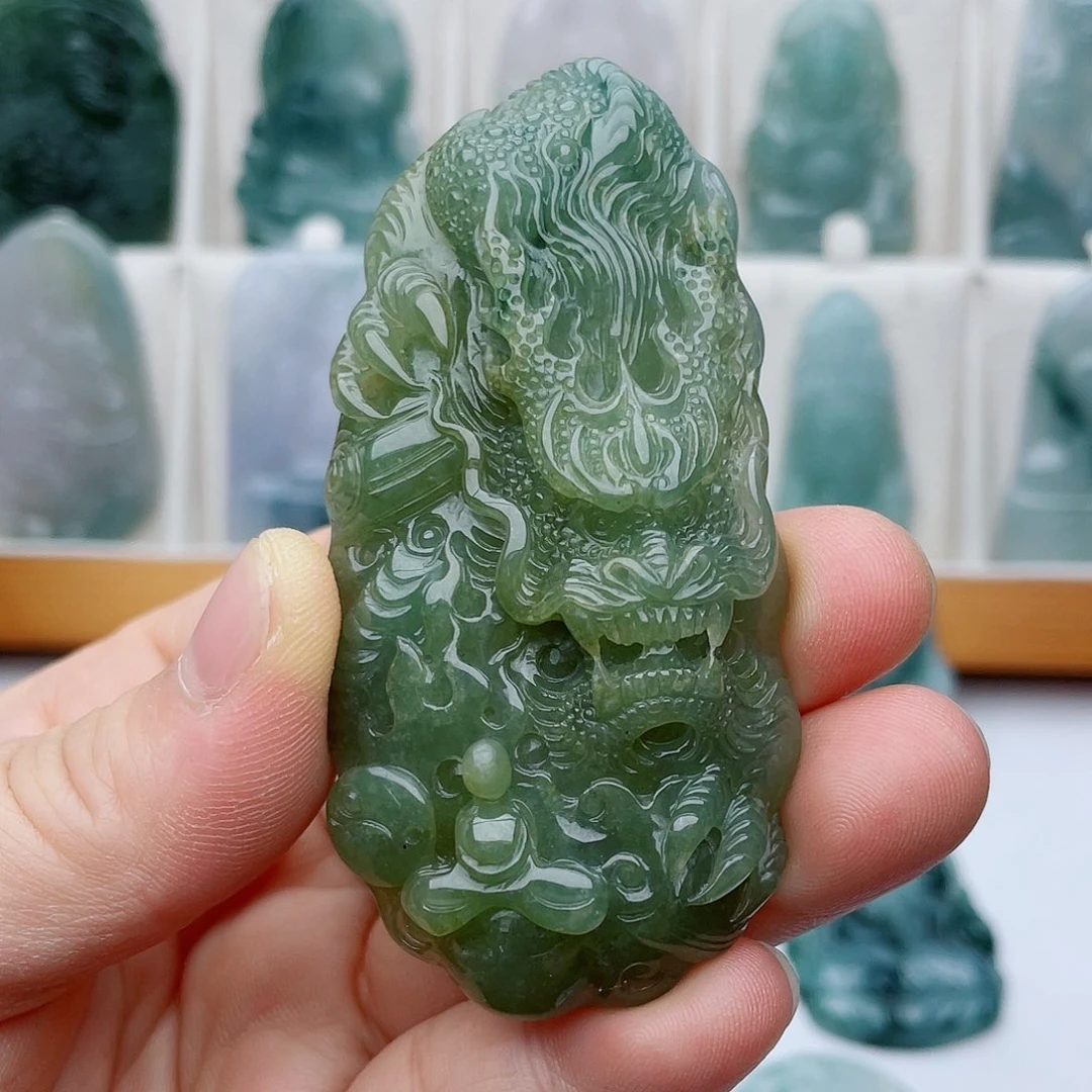 翡翠未镶嵌颈饰龙牌